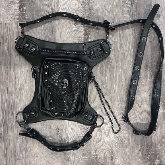 Steampunk Skull Crossbody Handbag - Picture 3 of 7